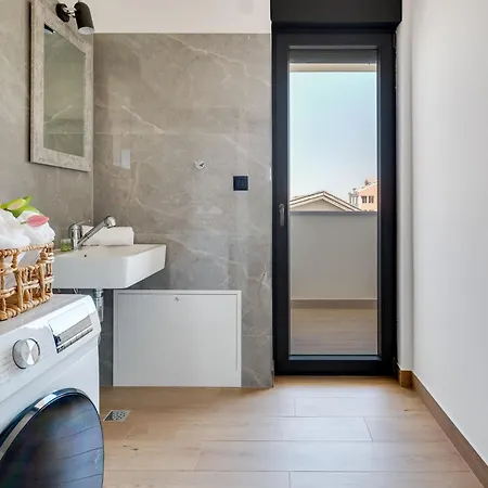 Apartman Luxury Terra Maiorum-3 By Interhome Povljana